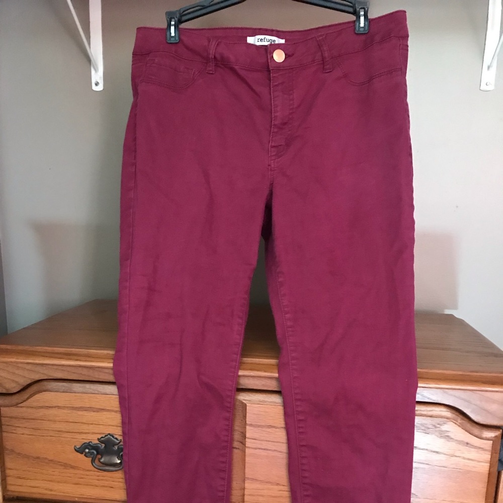 Refuge red jeans |
